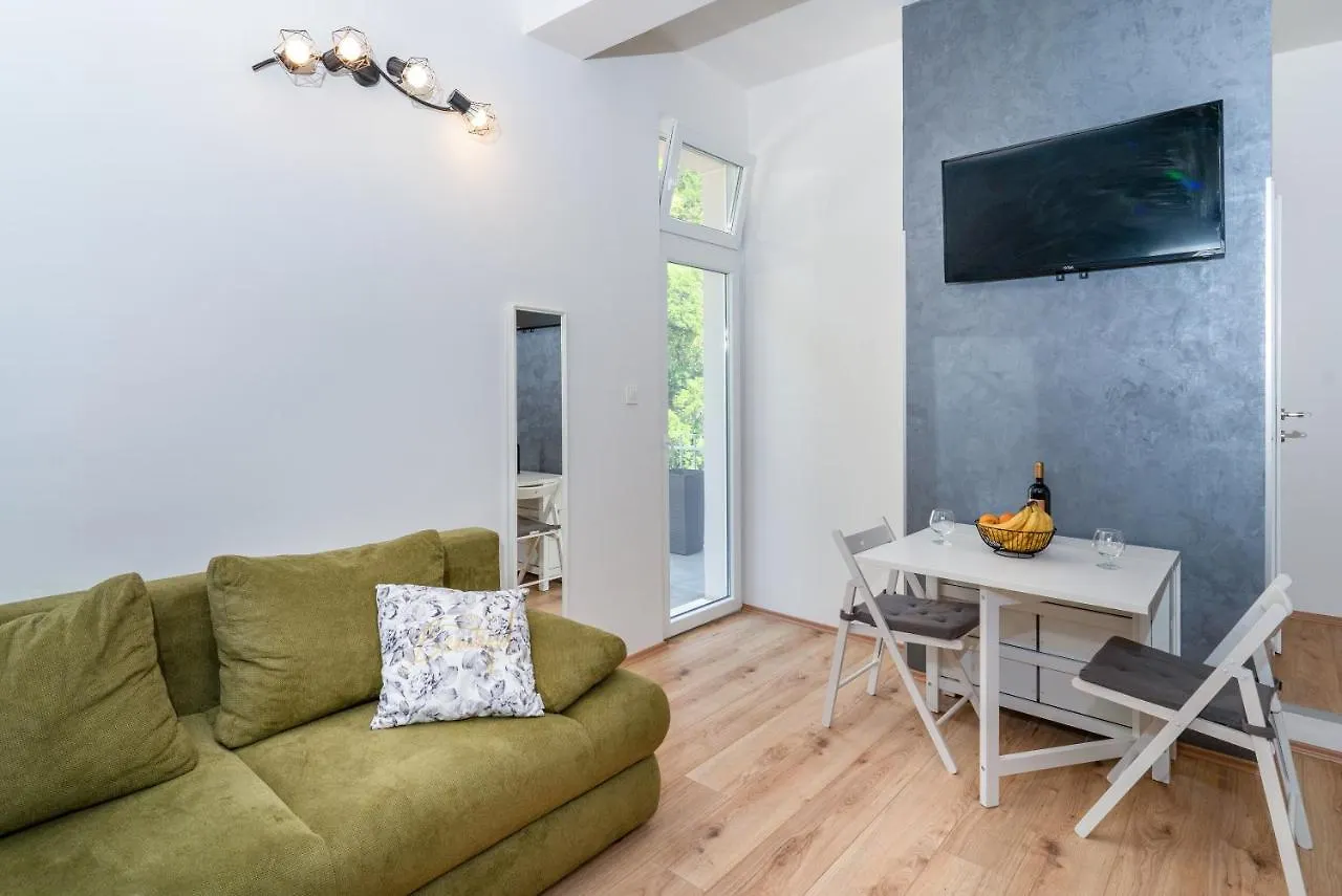 Stunning Apartment In Quiet Street Near Center With Free Parking 4 Floor Rijeka