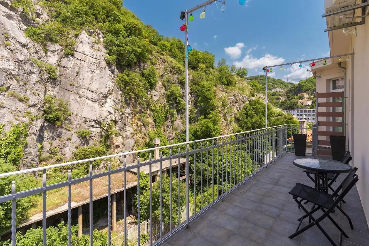 Stunning Apartment In Quiet Street Near Center With Free Parking 4 Floor Rijeka Chorwacja