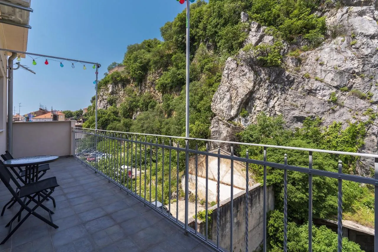 Stunning Apartment In Quiet Street Near Center With Free Parking 4 Floor Rijeka
