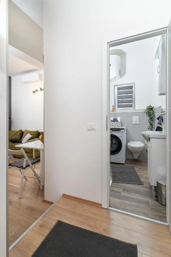 Stunning Apartment In Quiet Street Near Center With Free Parking 4 Floor Rijeka Chorwacja