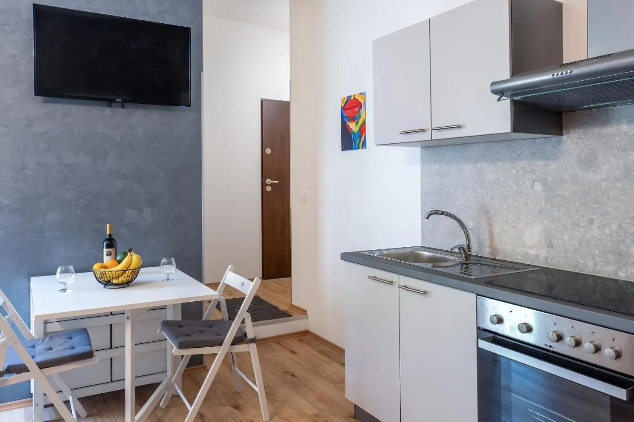 Stunning Apartment In Quiet Street Near Center With Free Parking 4 Floor Rijeka